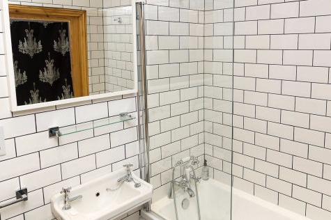 Room 2 - private bathroom Room 2 - private bathroom